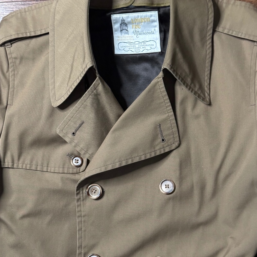 Vintage London Fog Maincoats Mens 40R Trench Coat Tan Belted Lined Deadstock